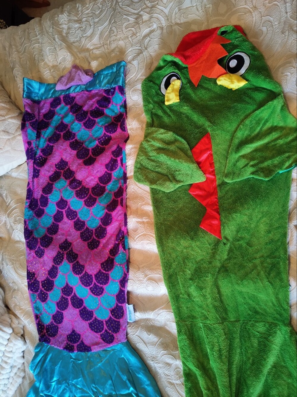 Snuggie Tails Kids Soft Fleece Blanket body sock Lot of 2 Mermaid & Dinosaur